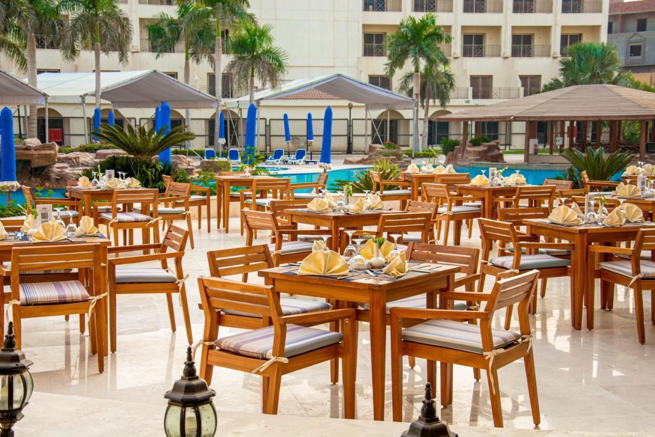 Helnan Dream Hotel And Conference Center 6th of October City Esterno foto The pool at the Grand Hotel