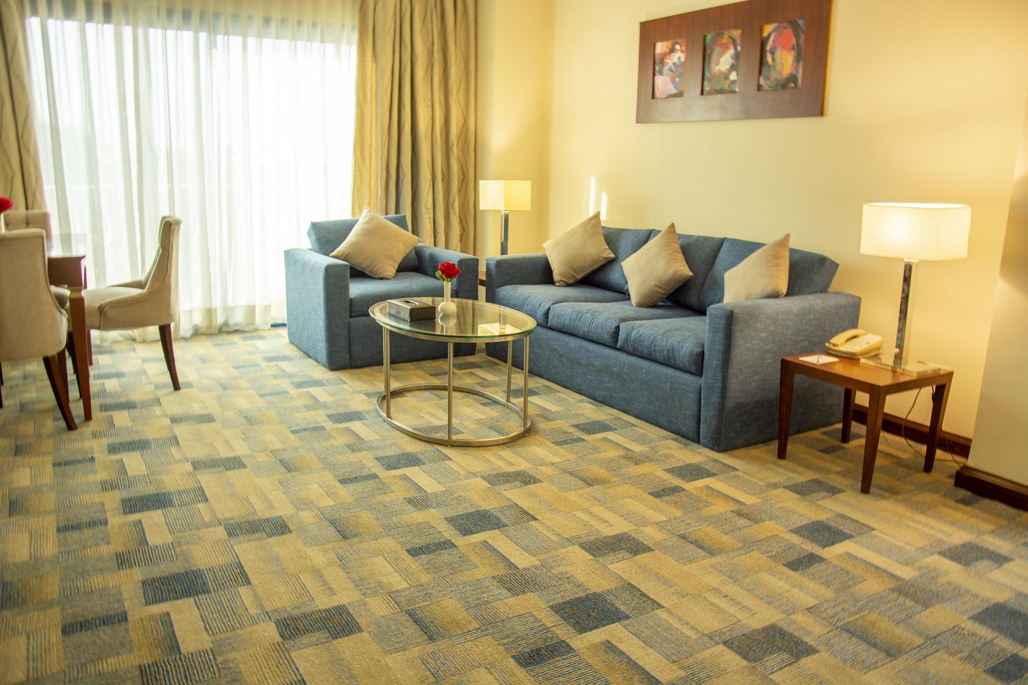 Helnan Dream Hotel And Conference Center 6th of October City Esterno foto A living room with carpet flooring