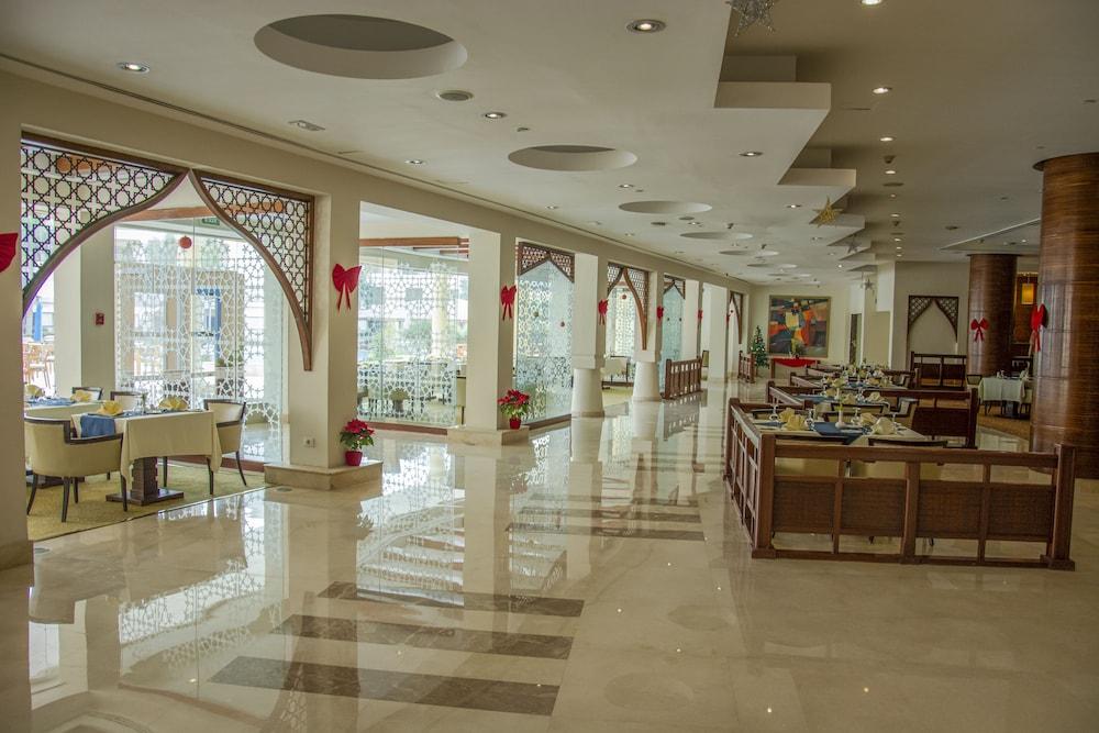 Helnan Dream Hotel And Conference Center 6th of October City Esterno foto The interior of the hotel