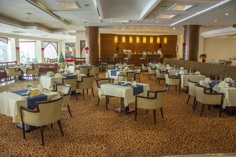 Helnan Dream Hotel And Conference Center 6th of October City Esterno foto The restaurant at the hotel