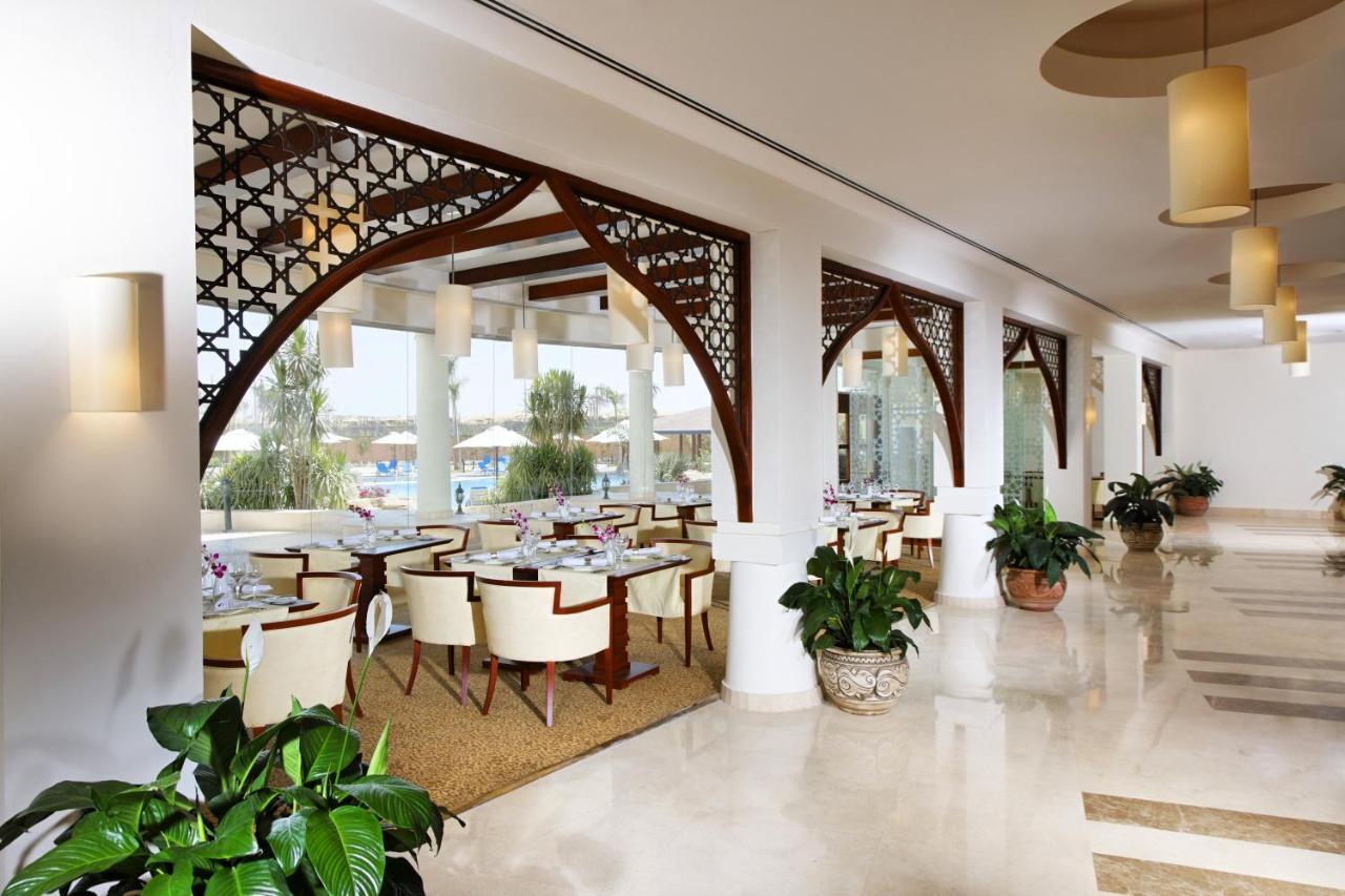 Helnan Dream Hotel And Conference Center 6th of October City Ristorante foto The interior of the hotel